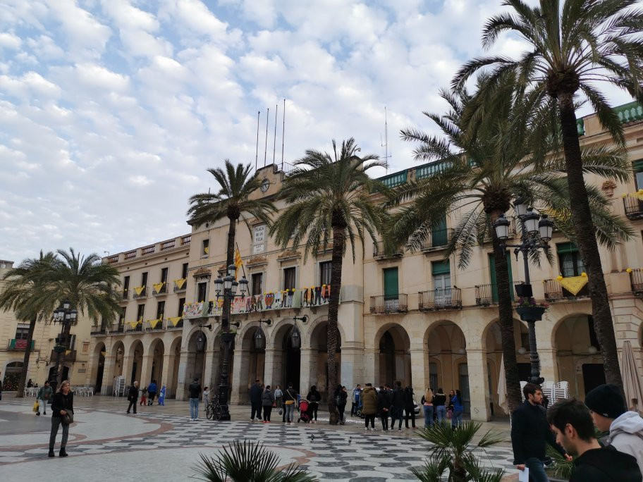 Plaça de la Vila-比利亚努埃瓦－赫尔特鲁必去景点