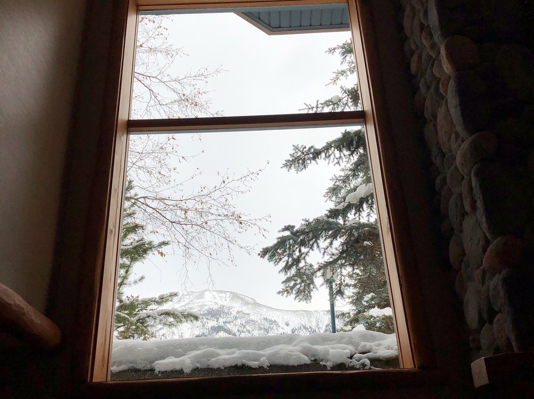 Chateau Canmore主图