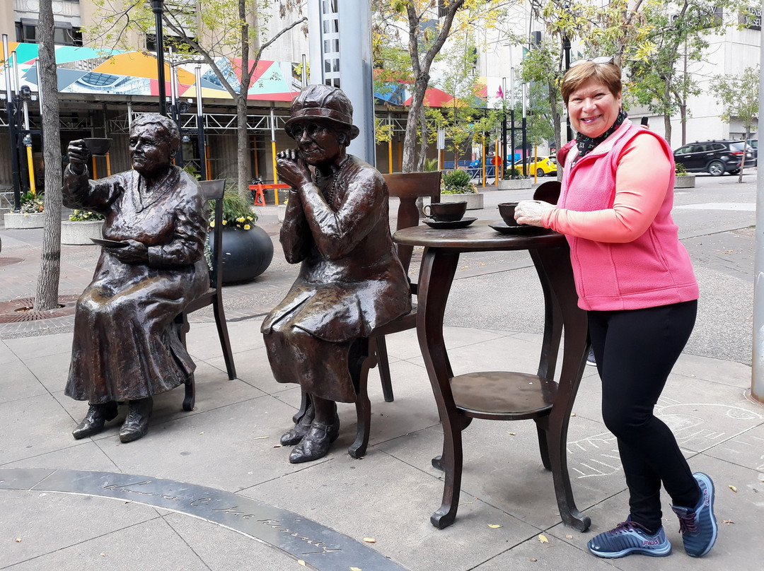 Famous Five Statues-卡尔加里必去景点