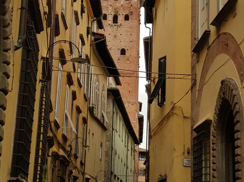 TuscanyBUScom-里窝那必去景点