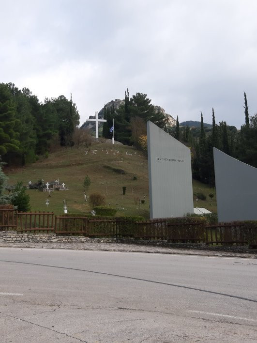 Monument to the Heroes of 1821-卡拉夫里塔必去景点