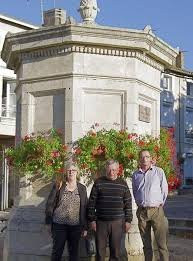 Fontaine de 1848 dite " de la Pompe"-Latille必去景点