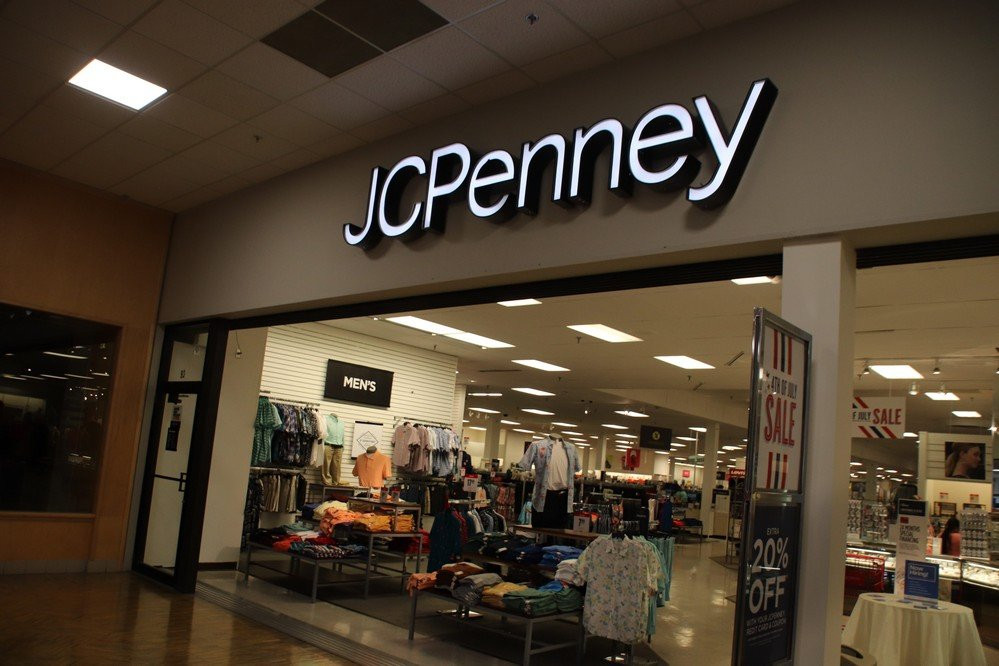 Holiday Village Mall-大瀑布市必去景点