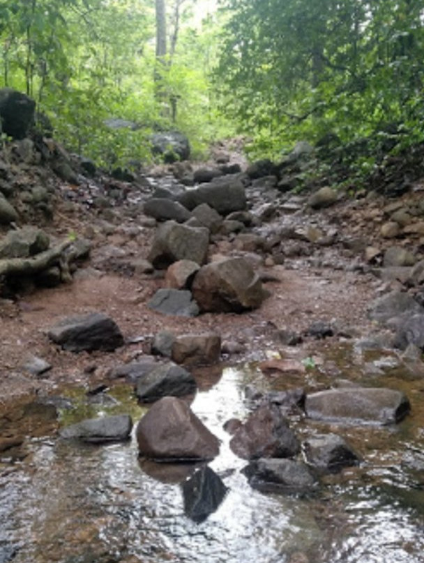 Chinchoti Waterfalls景点图片