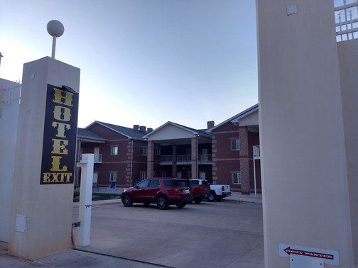 Zions Most Wanted Hotel主图