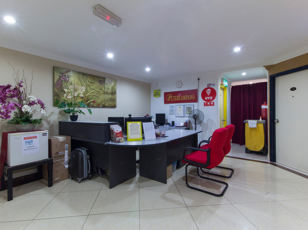 布蒂里安邦酒店主图