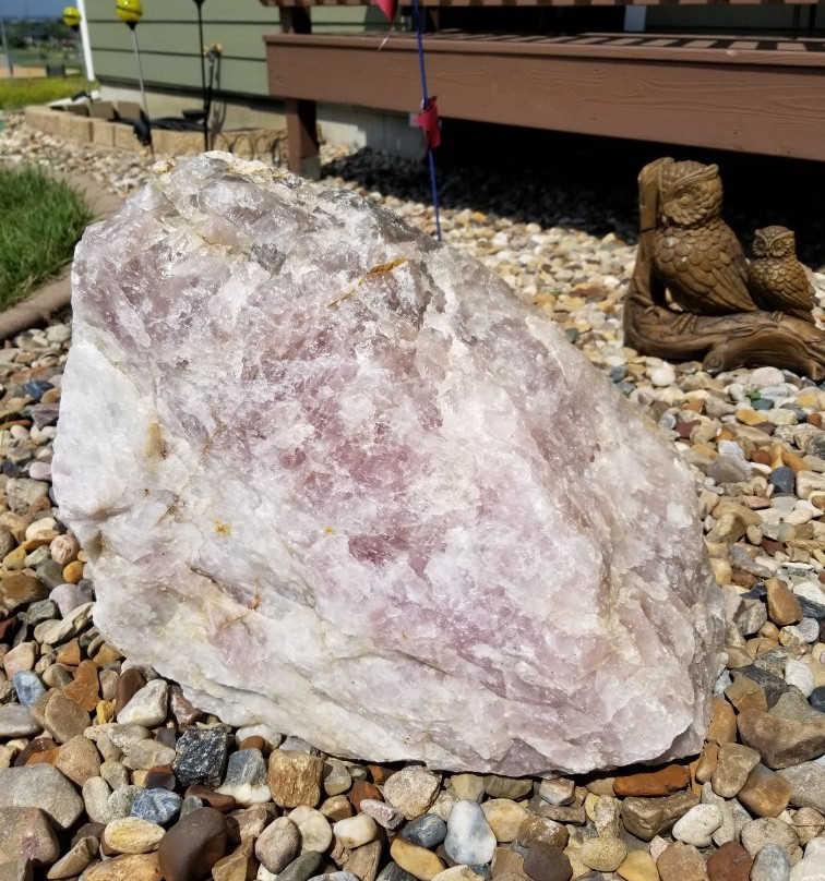 Indigo Iris Rocks and Stones-拉皮德城必去景点