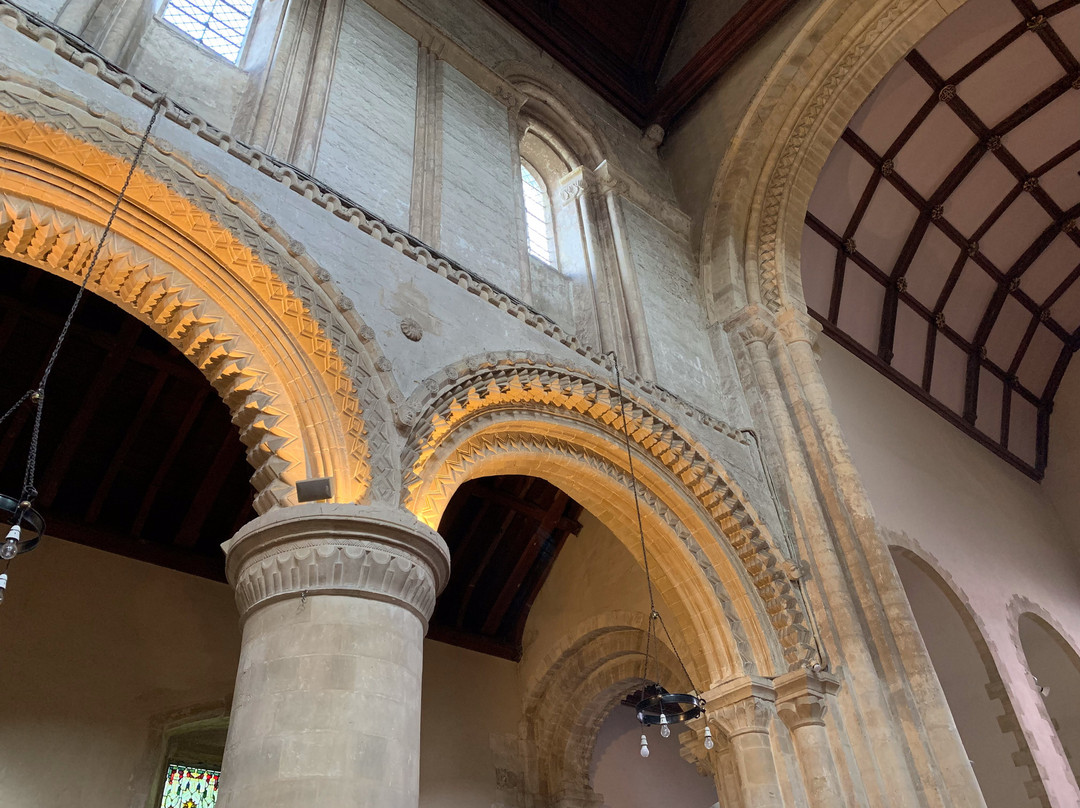 St Andrew and St Cuthman's Church景点图片