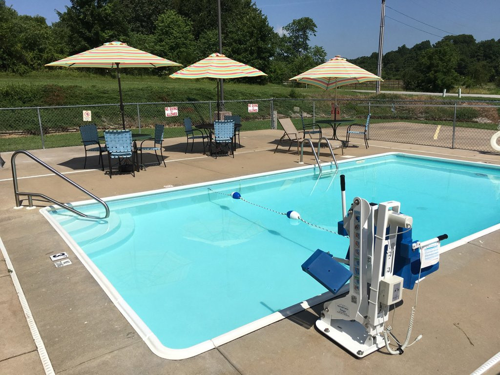 Cassville Four Seasons Inn and Suites主图