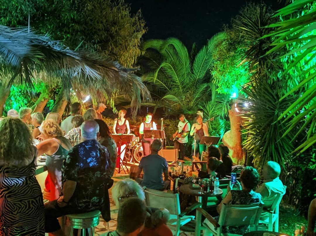 Tree Bar-Nidri必去景点