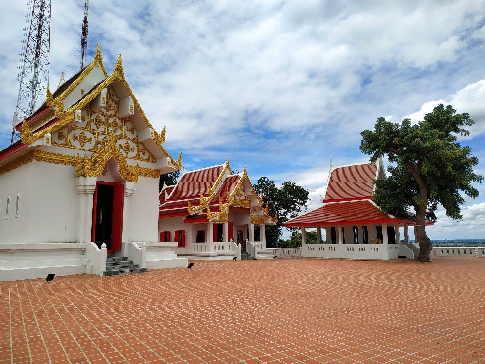 Wat Woranat Banphot-那空沙旺必去景点