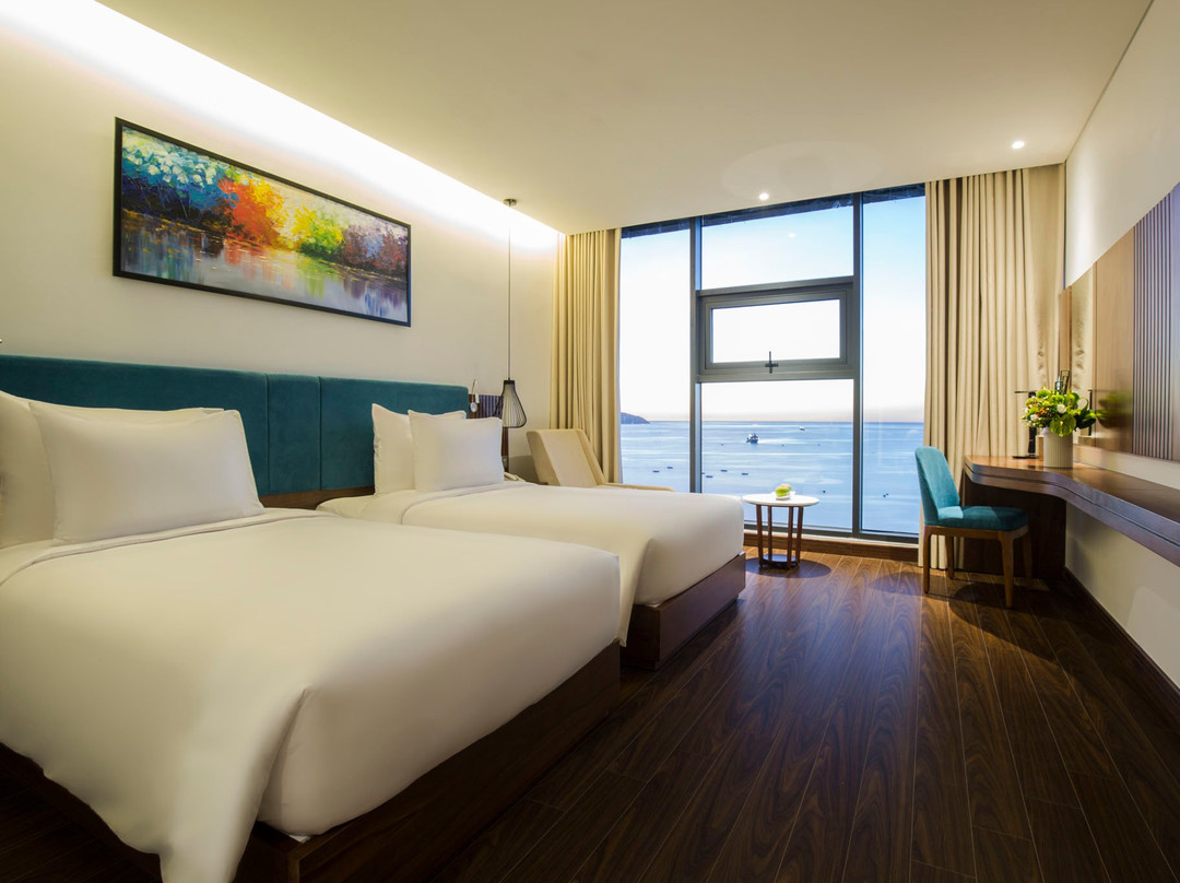 Maximilan DaNang Beach Hotel主图