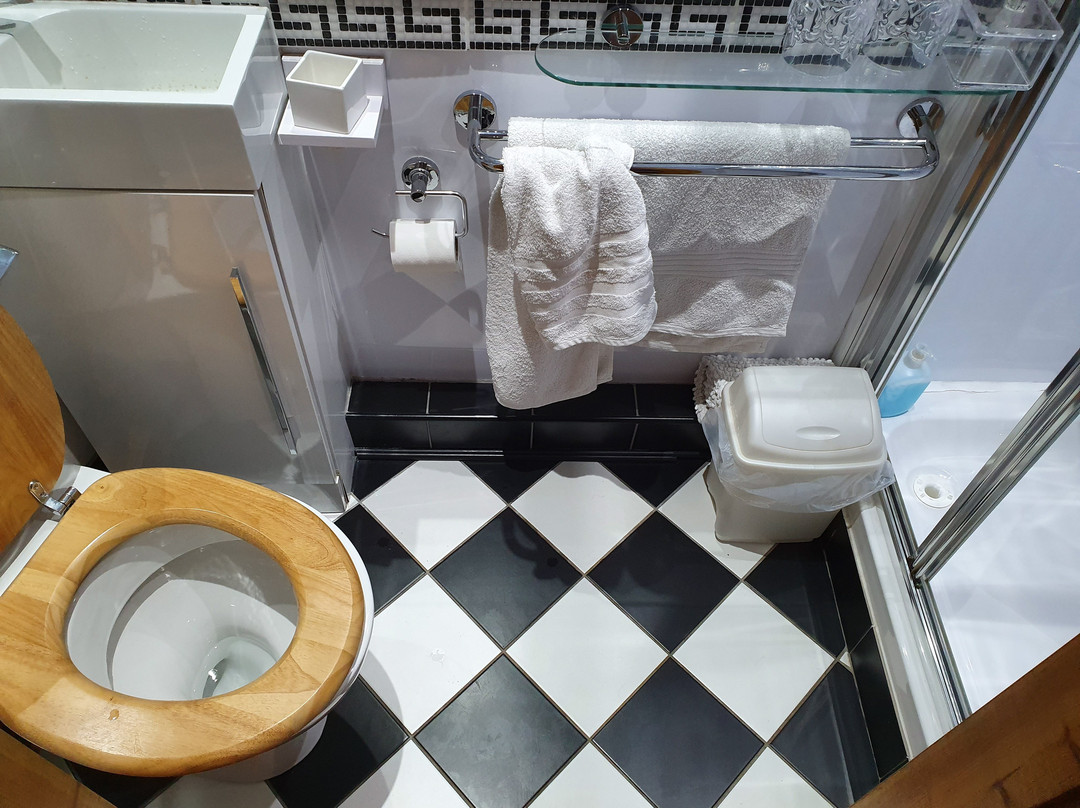 Crown House Suites主图