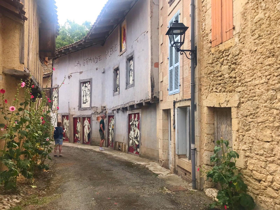 Eglise Saint-Vincent-Sarrant必去景点