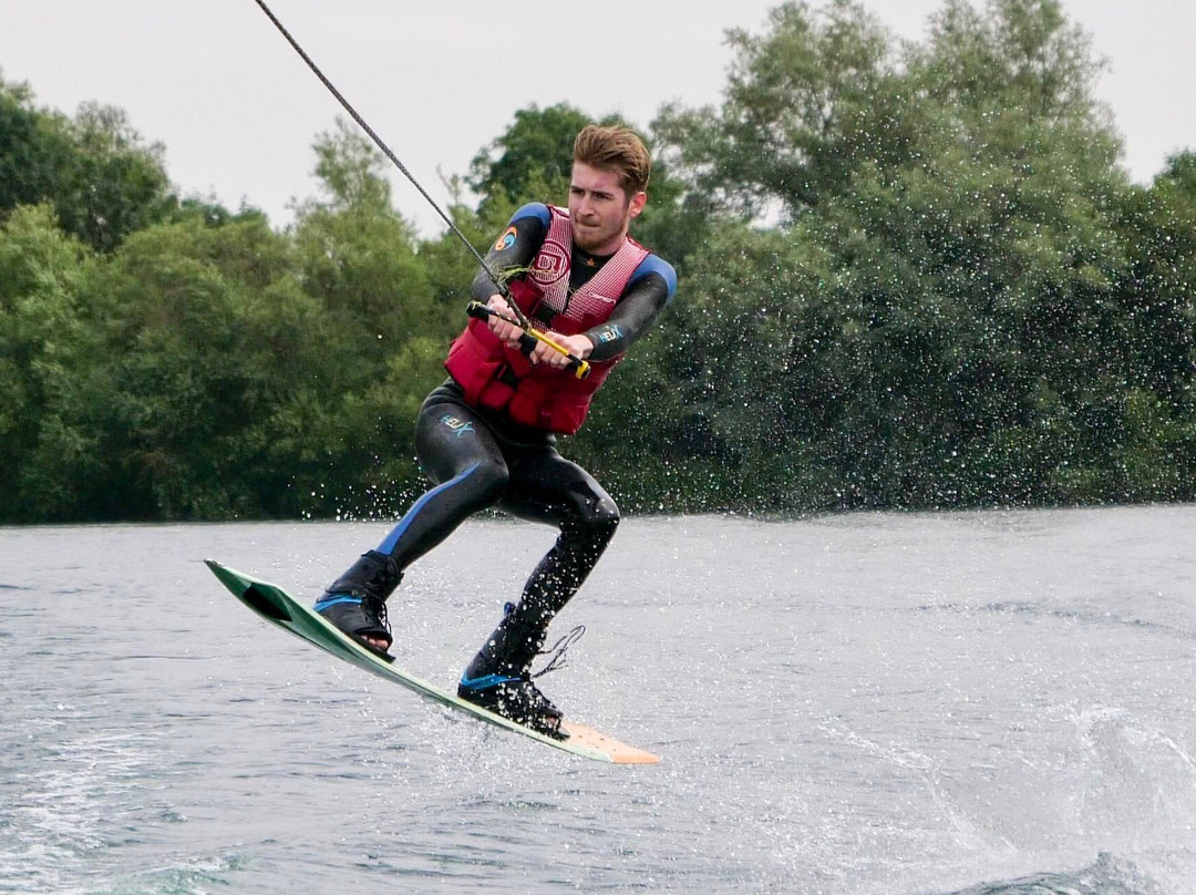 4 Lakes Waterski School-斯温顿必去景点