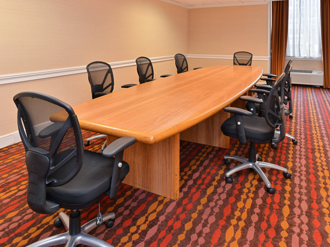 新伦敦假日酒店主图