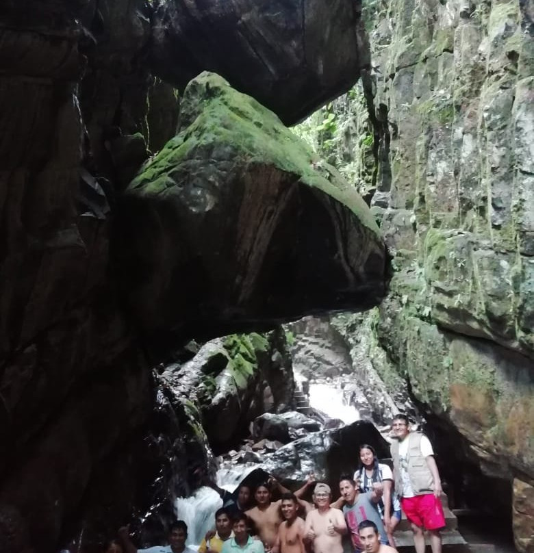 Piedras Colgantes de Samaniato-Kimbiri District必去景点