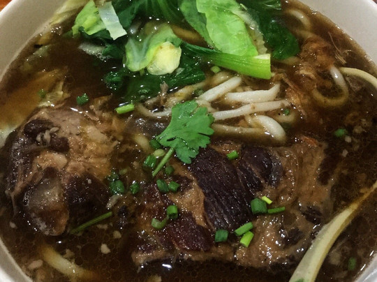 Om Noi餐馆和美食-Taiwan Mee Kiew