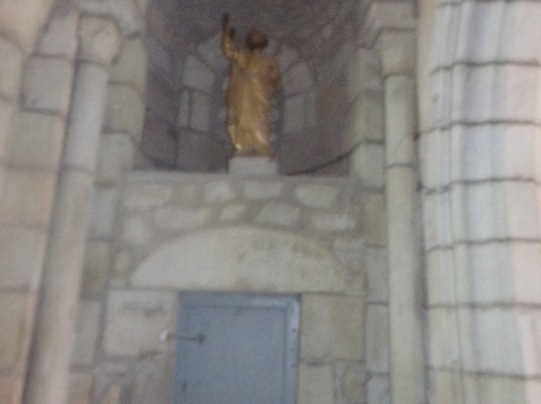 Eglise Saint Pierre De Menet-Menet必去景点