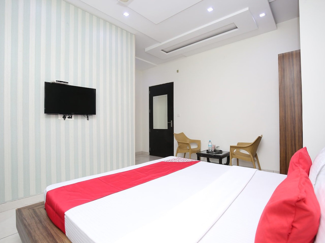 Hotel White City主图