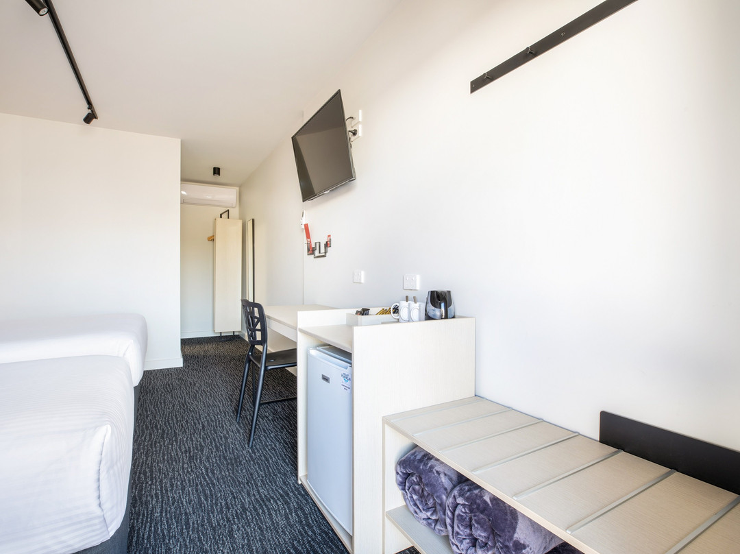 Nightcap at Westside Hotel主图