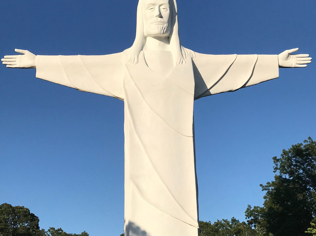 Christ of the Ozarks景点图片