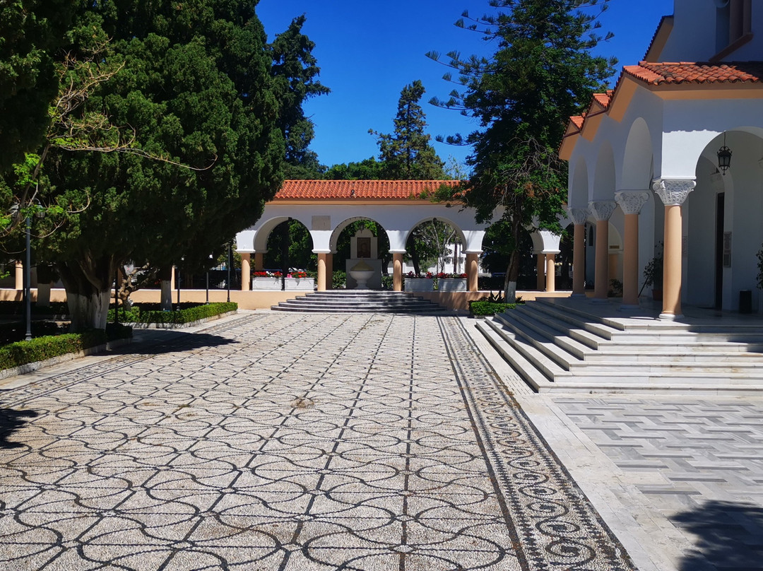 Panagia Katholiki-Kremasti必去景点