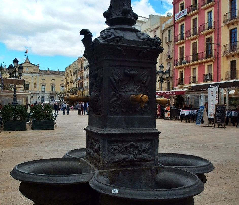 Placa De La Font-塔拉戈纳必去景点