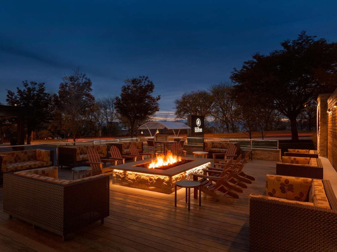 伯灵顿希尔顿酒店主图