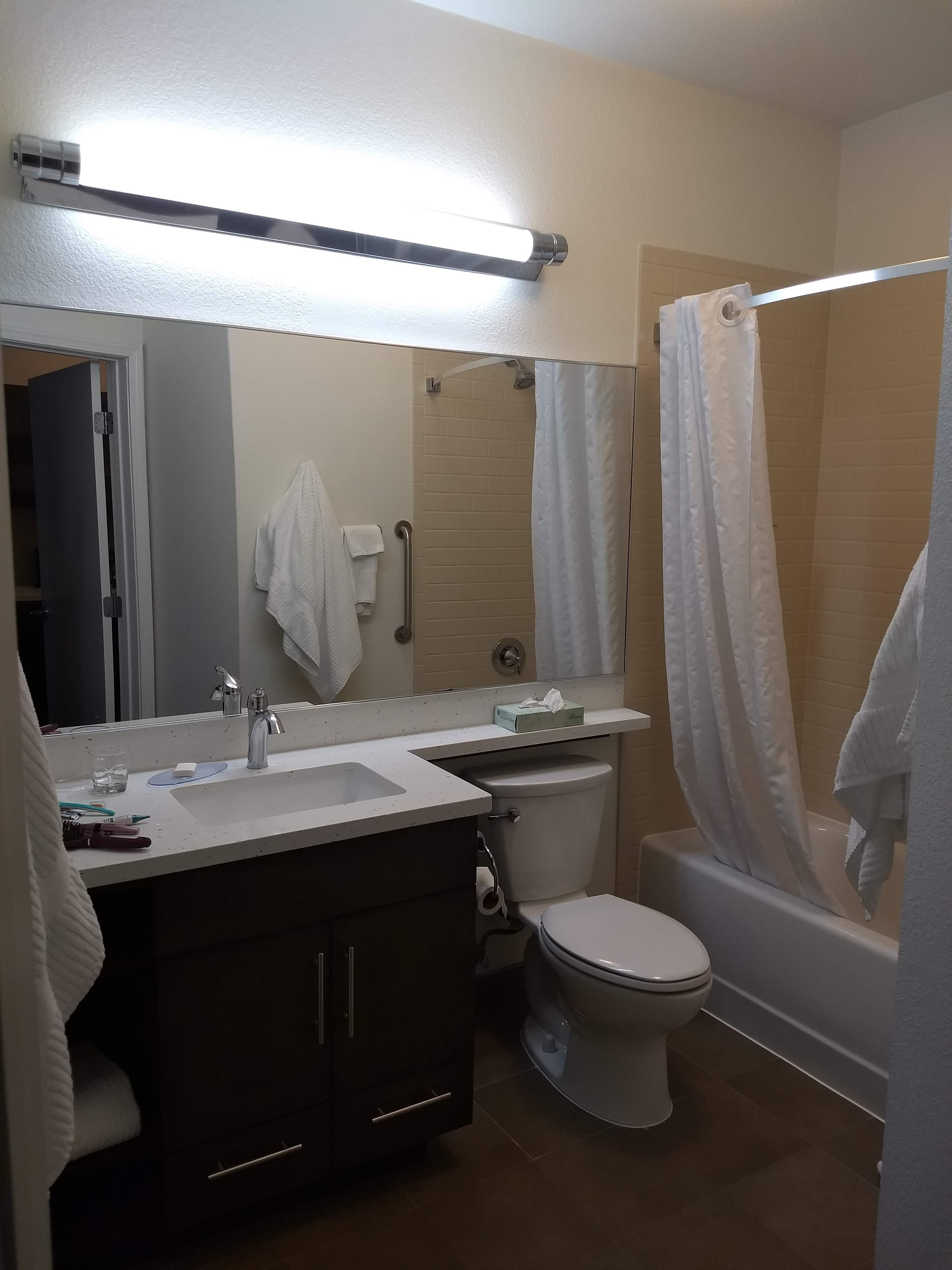 Candlewood Suites Anaheim - Resort Area, an IHG hotel-浴室