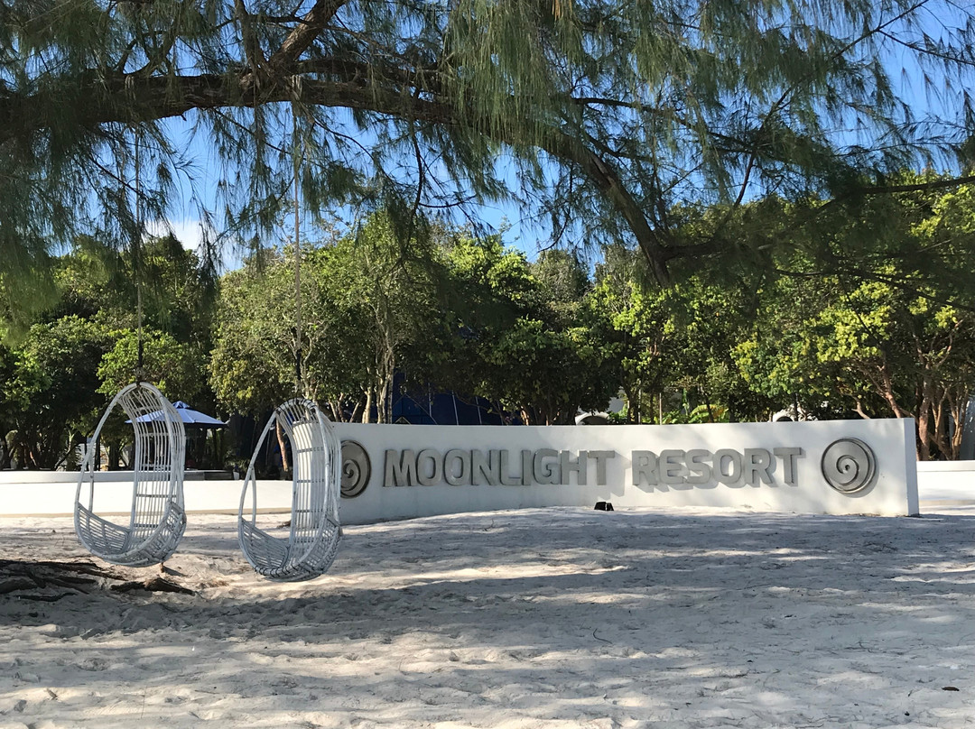 月光度假酒店主图