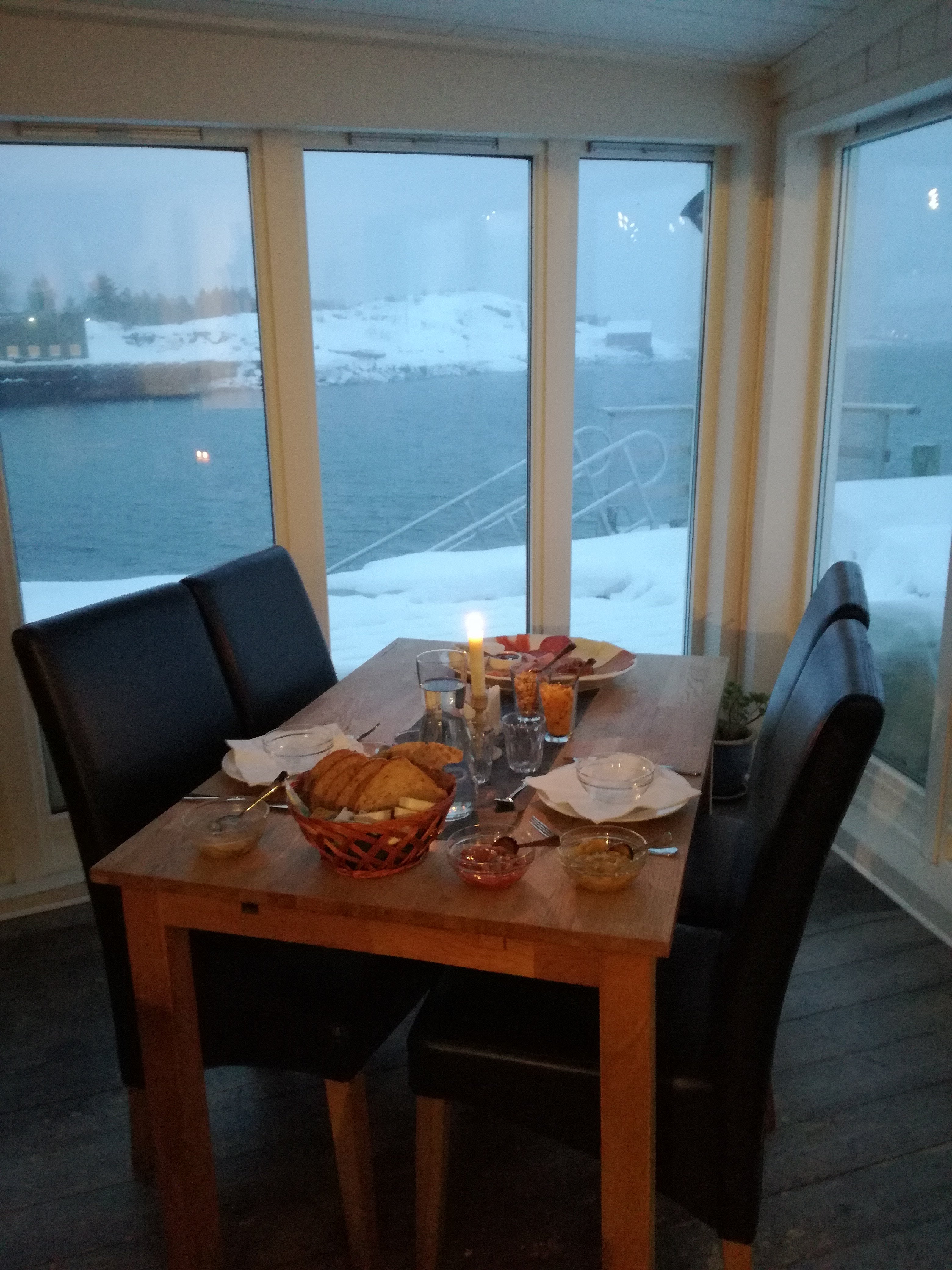 Fast Hotel Henningsvær-餐饮
