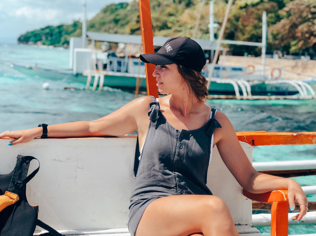 Aaron Beach Resort主图