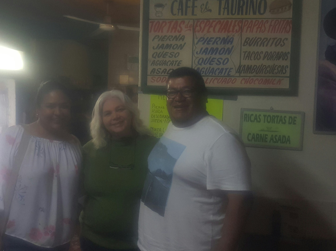 Puerto San Carlos餐馆和美食-Tortas el Taurino