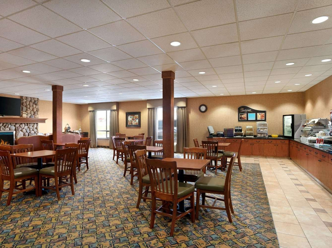 Days Inn & Suites By Wyndham Strathmore主图