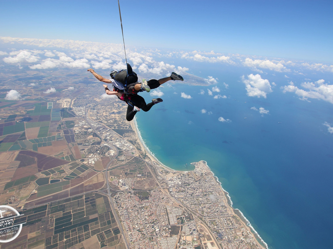 HaZanhaniyh - SkyDive Shomerat-阿克必去景点