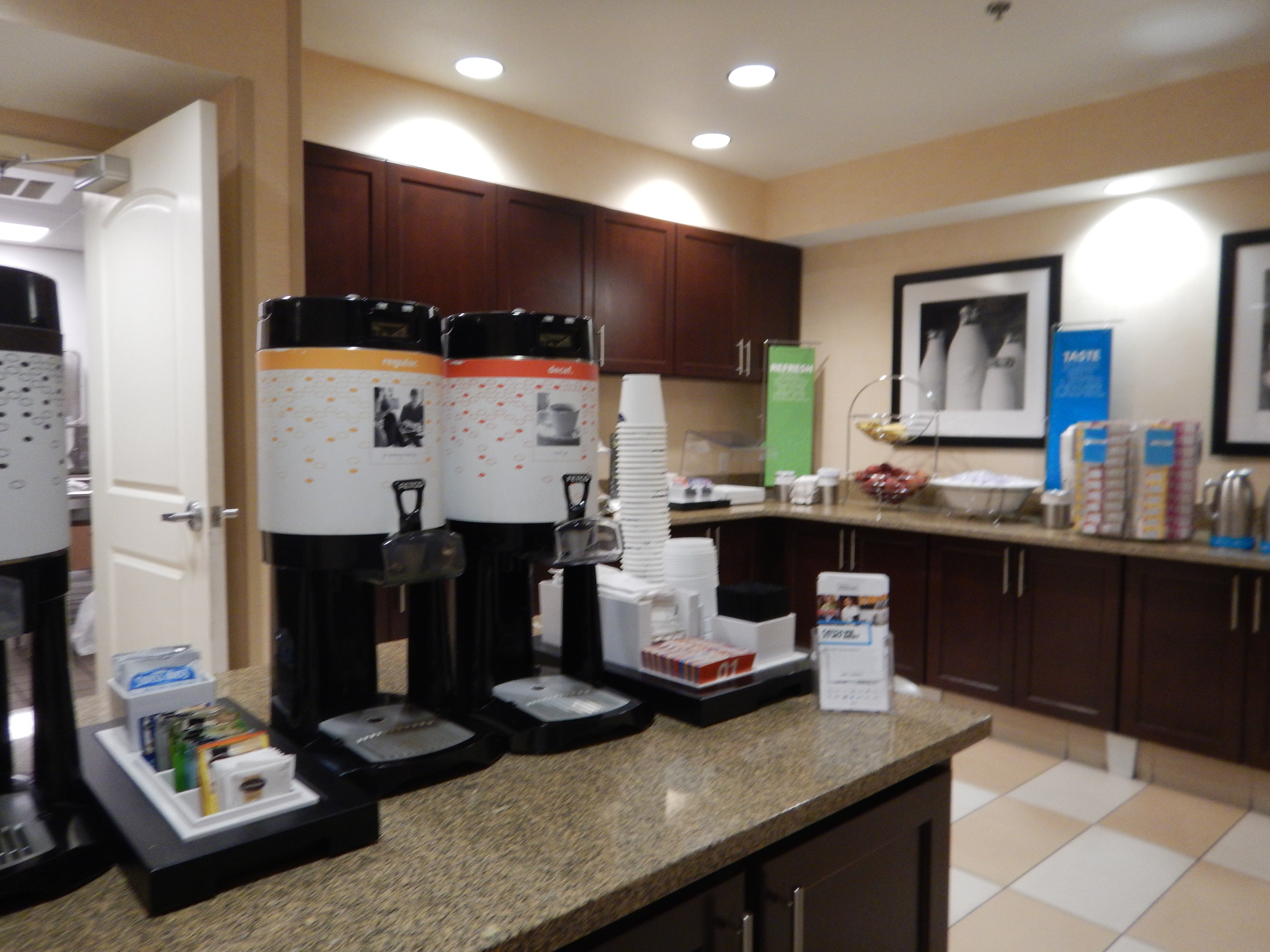 Hampton Inn & Suites Redding-餐饮