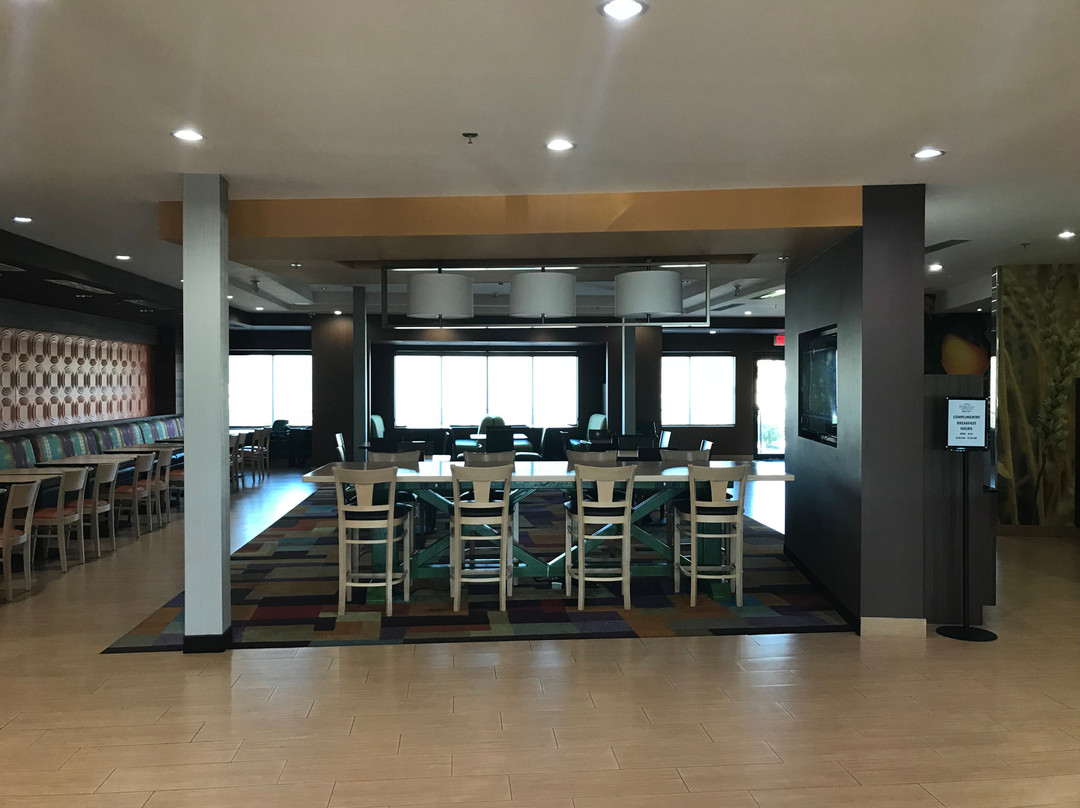 弗农费尔菲尔德套房酒店主图