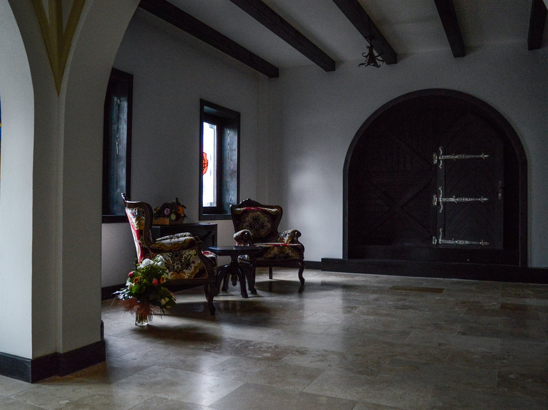 Lilieci酒店住宿-Podu' cu lanturi