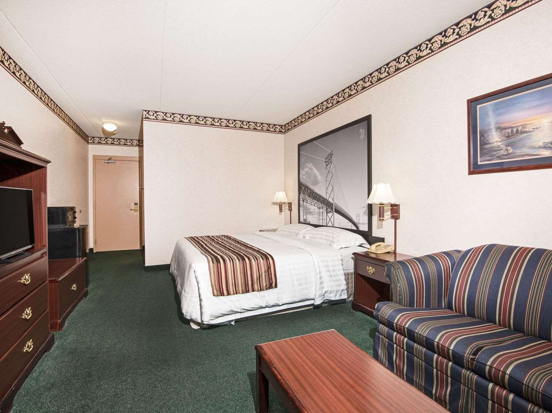Super 8 by Wyndham Ambassador Bridge Windsor ON主图