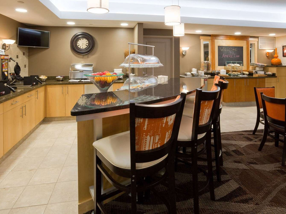 AmericInn Hotel & Suites Waupun主图