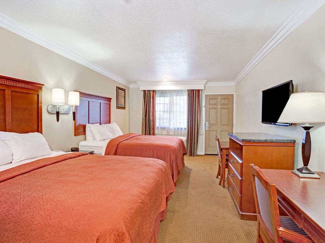 Super 8 by Wyndham Cypress Buena Park Area主图