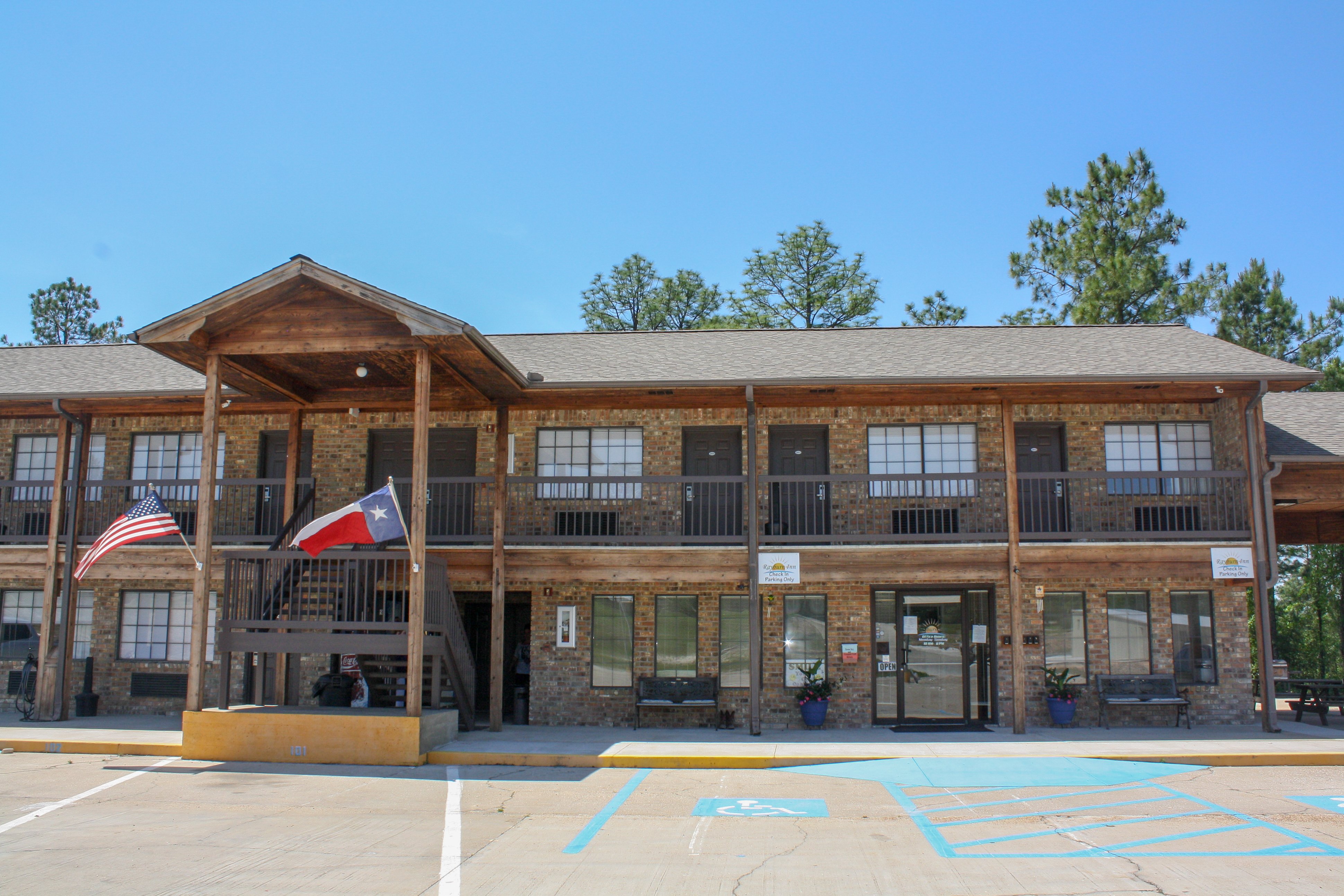 Rayburn Inn-官方