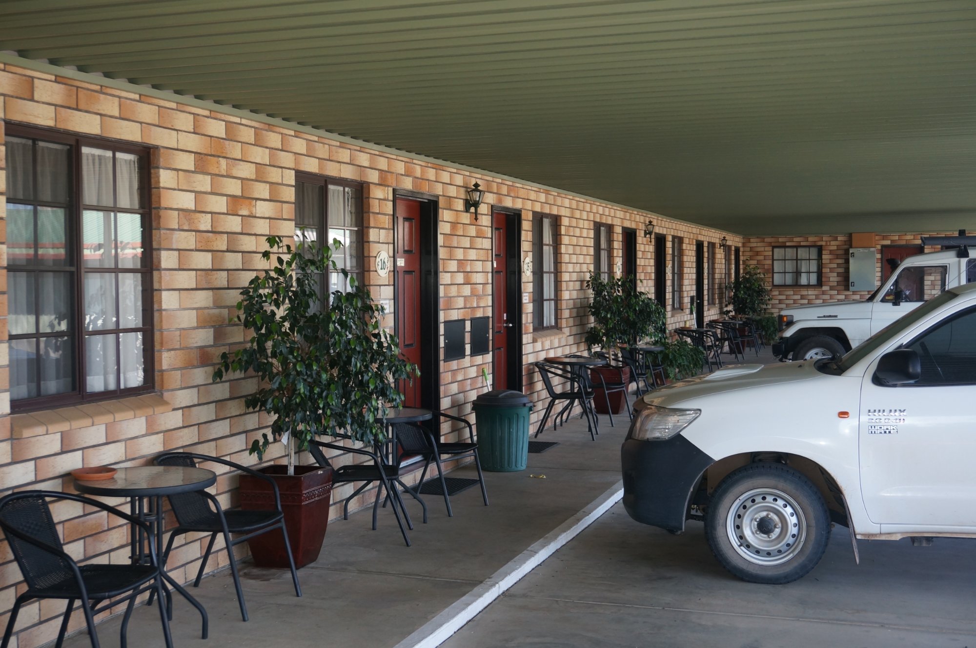 Miles Outback Motel-官方