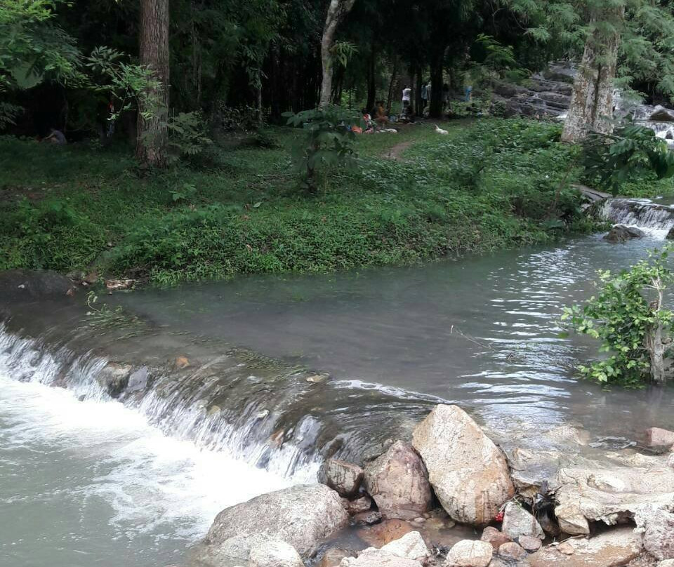 Namtok Lan Rak or Namtok Tat Hin Kong景点图片