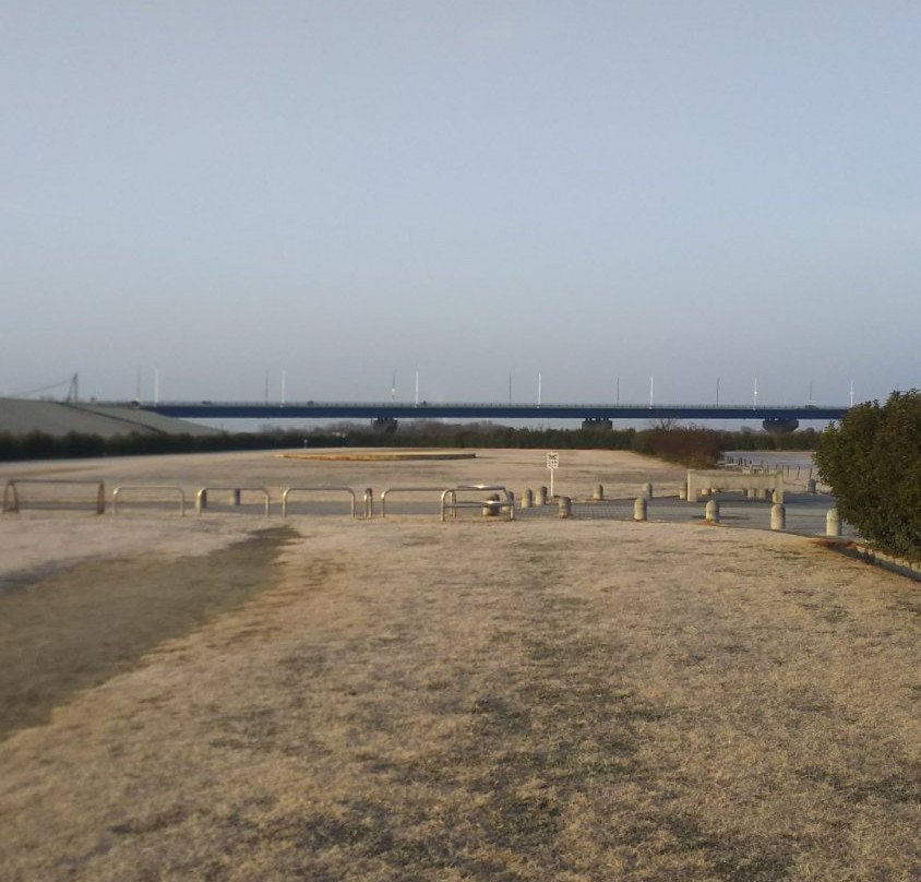 Yodogawa Kasen Park-寝屋川市必去景点