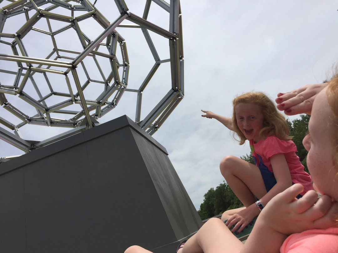 Buckyball At Crystal Bridges-本顿维尔必去景点