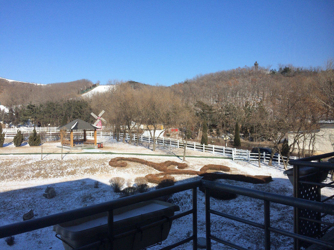 铭湖温泉度假村主图