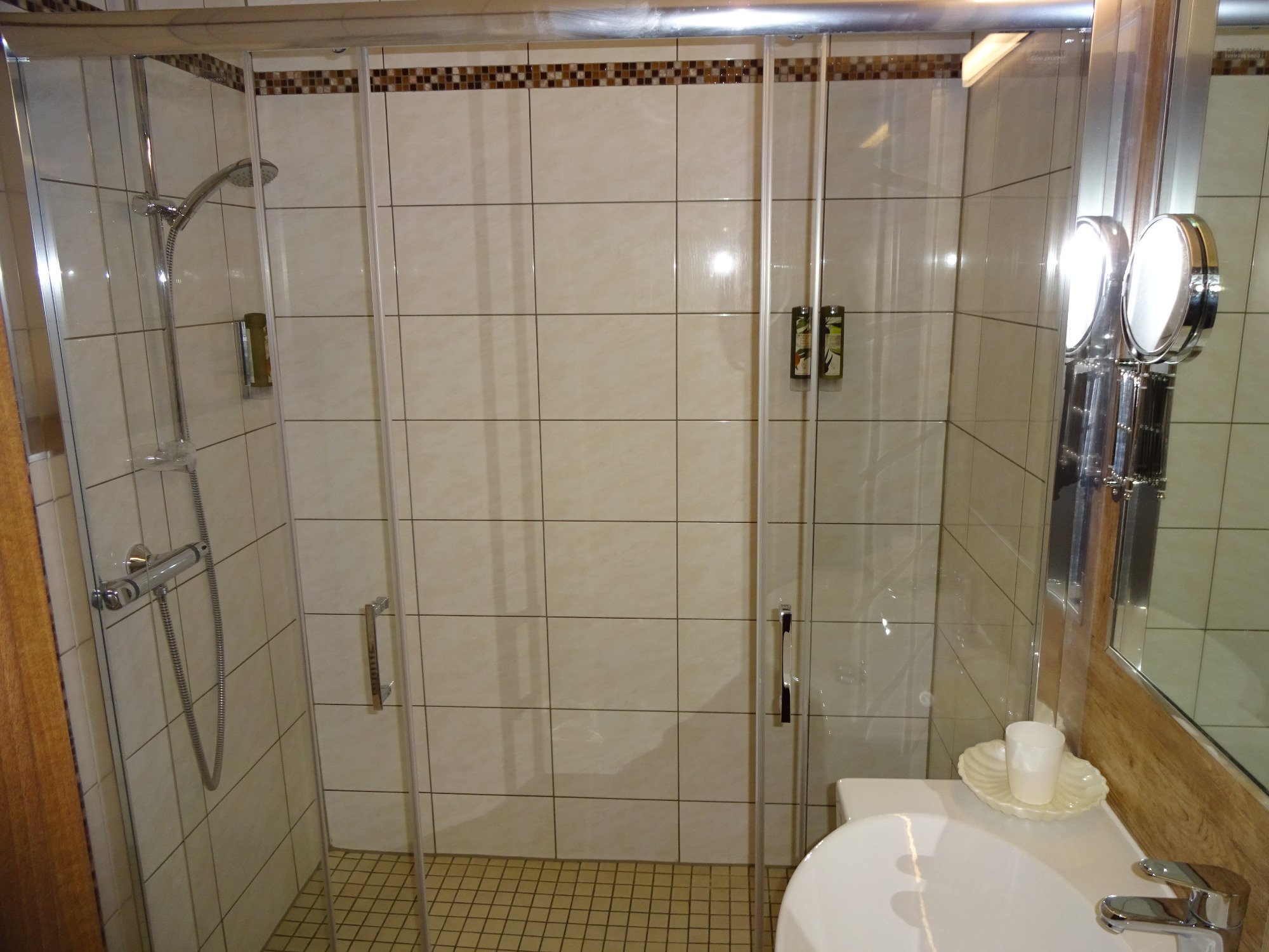 Hotel Medaillon-浴室