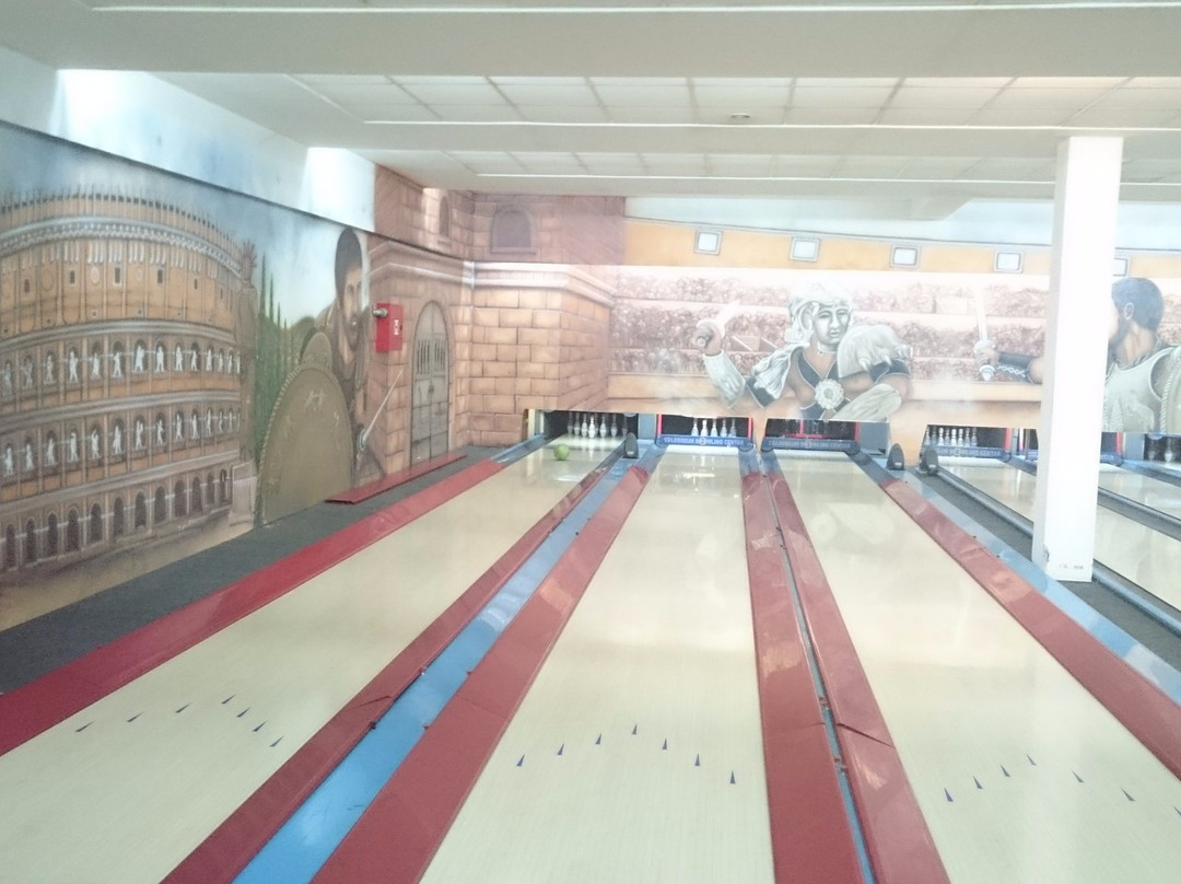 Colosseum Bowling Centar-泽蒙必去景点